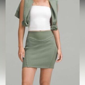 NWT Lululemon Scuba High Rise Mini Skirt Size S Green